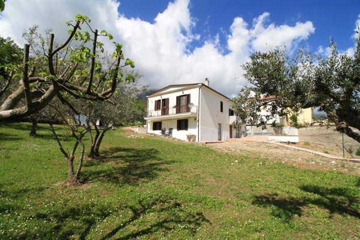 Image No.1-3 Bed Villa / Detached for sale