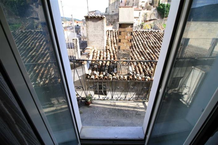 Image No.14-2 Bed Townhouse for sale