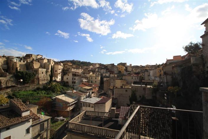 Image No.24-2 Bed Townhouse for sale