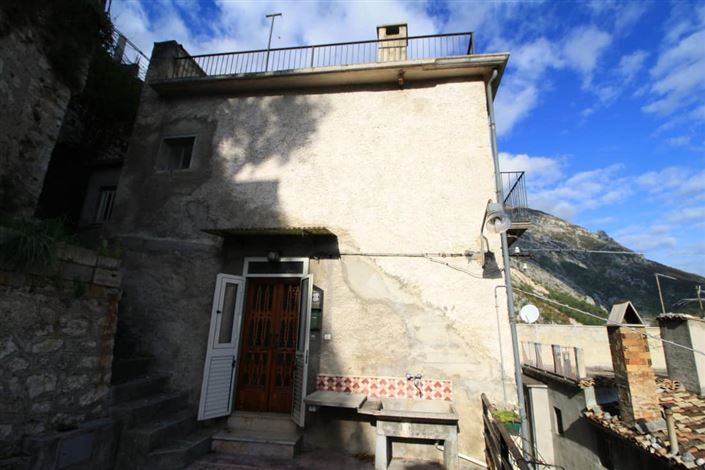 Image No.8-2 Bed Townhouse for sale