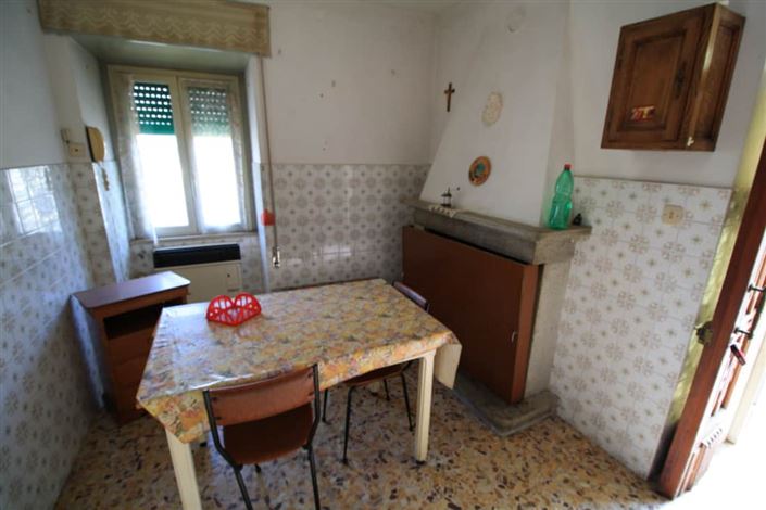 Image No.12-2 Bed Townhouse for sale