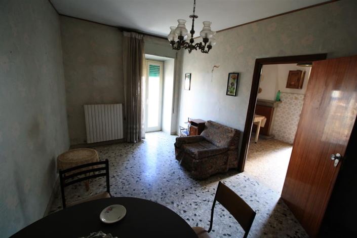 Image No.9-2 Bed Townhouse for sale