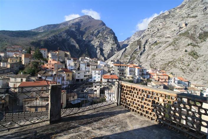 Image No.2-3 Bed Townhouse for sale