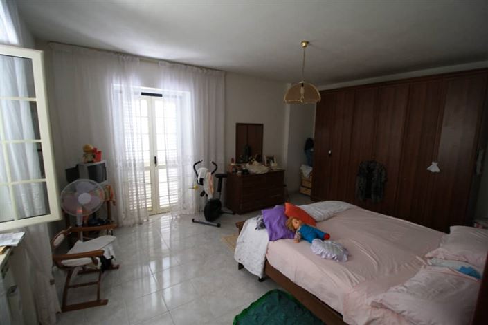 Image No.10-5 Bed House for sale