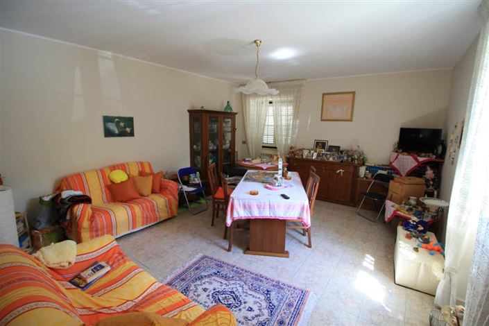 Image No.6-5 Bed House for sale