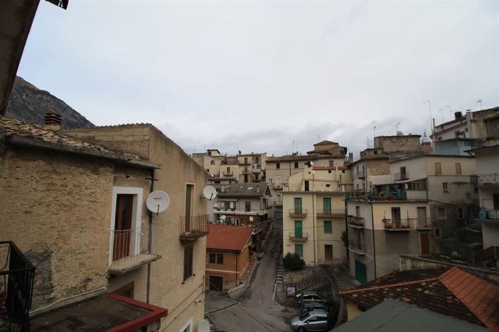 Image No.12-2 Bed Townhouse for sale