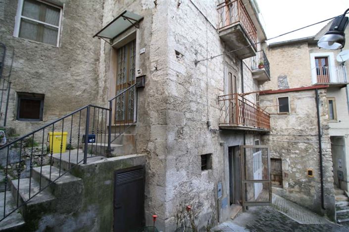 Image No.15-2 Bed Townhouse for sale