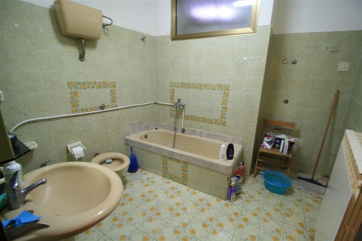 Image No.8-2 Bed Townhouse for sale