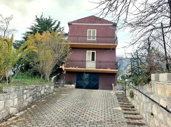 Image No.2-3 Bed House for sale