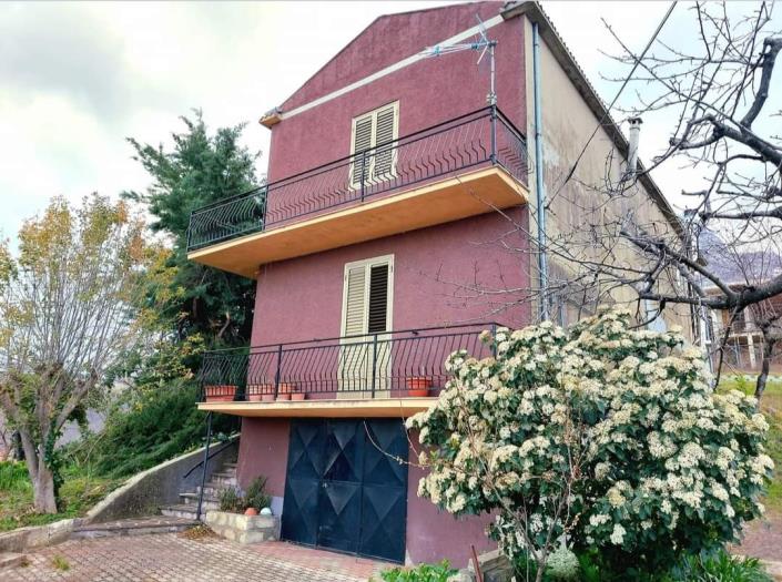 Image No.1-3 Bed House for sale