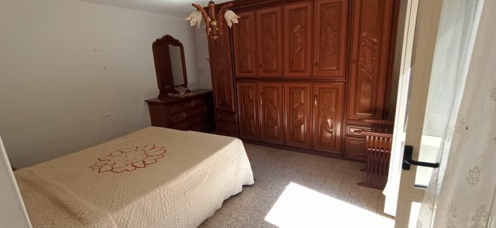 Image No.12-3 Bed Property for sale