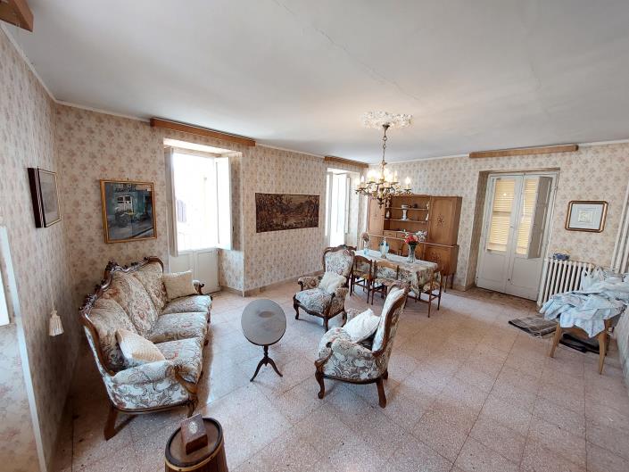 Image No.17-4 Bed Townhouse for sale