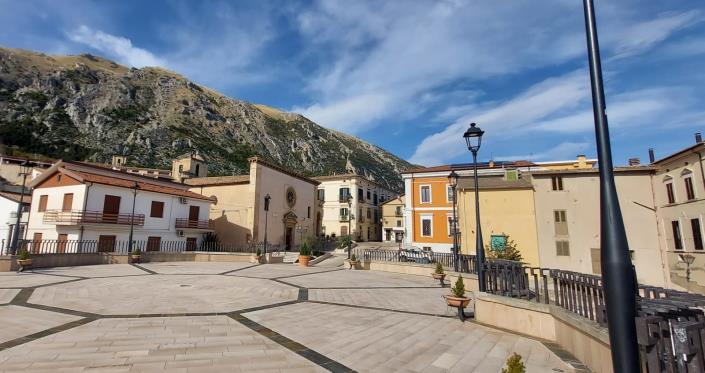 Image No.48-4 Bed Townhouse for sale