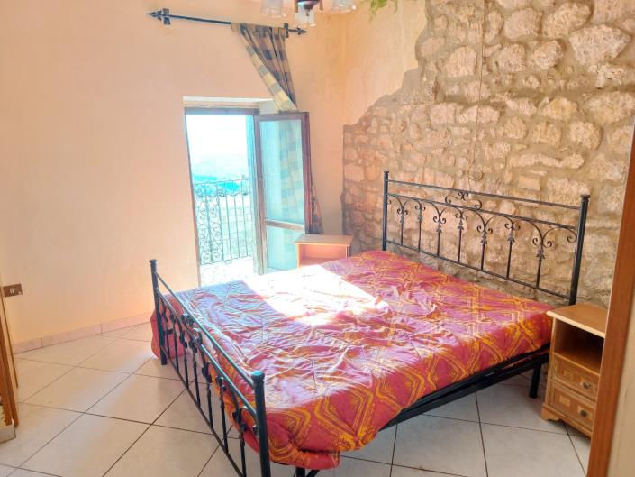 Image No.10-3 Bed Townhouse for sale