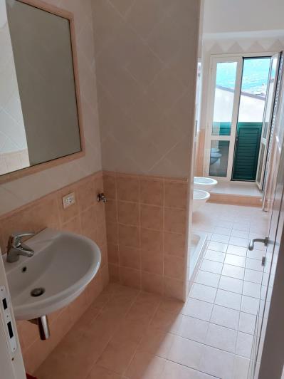 Image No.8-2 Bed Townhouse for sale