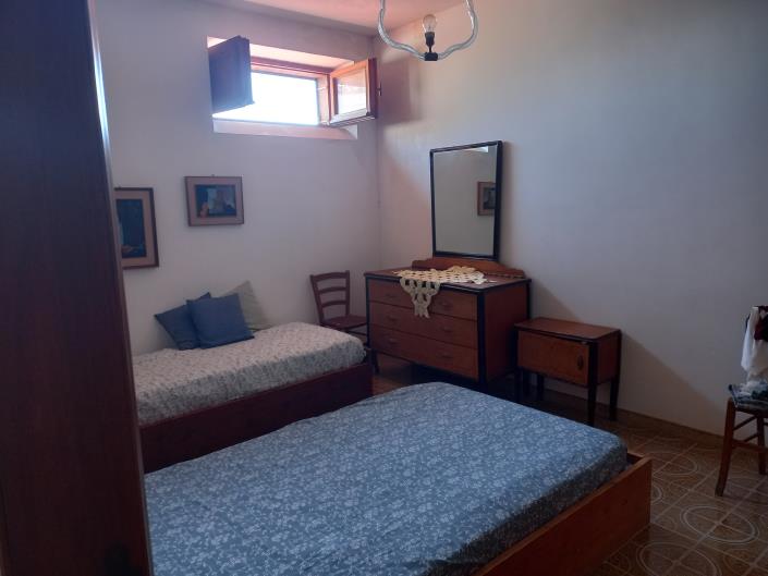 Image No.12-4 Bed Townhouse for sale