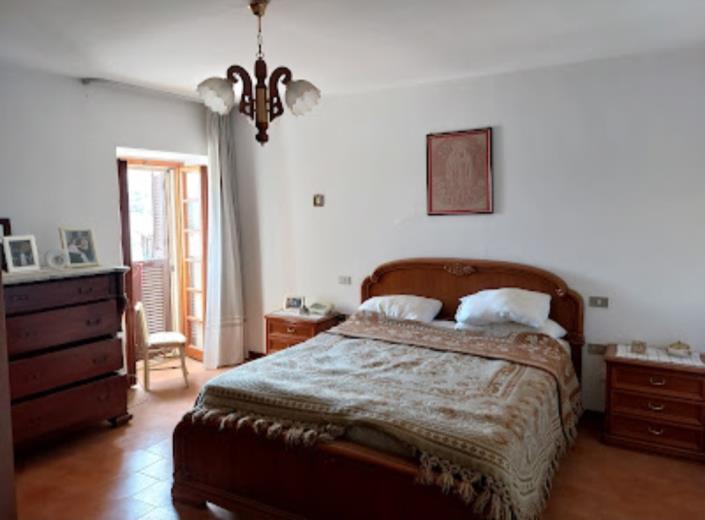 Image No.9-2 Bed Townhouse for sale