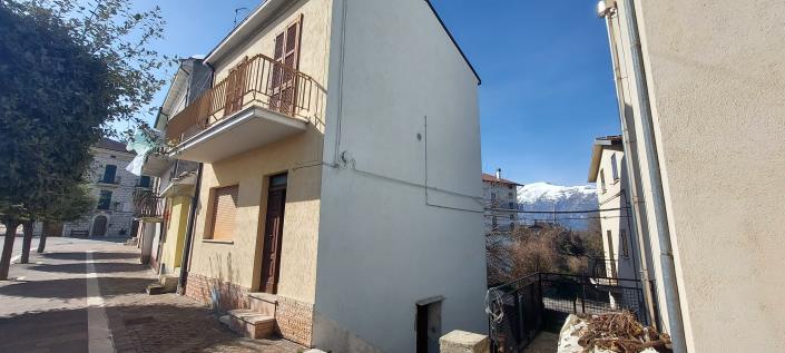 Image No.2-2 Bed Townhouse for sale