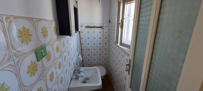 Image No.15-2 Bed Townhouse for sale