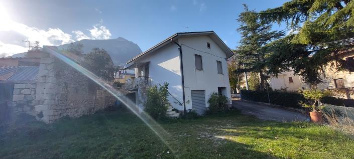 Image No.1-Ferme de 3 chambres à vendre à Palombaro