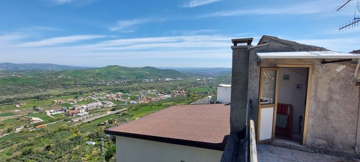 Image No.25-2 Bed Townhouse for sale