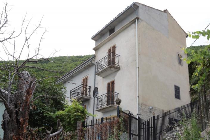 Image No.3-2 Bed Country Property for sale