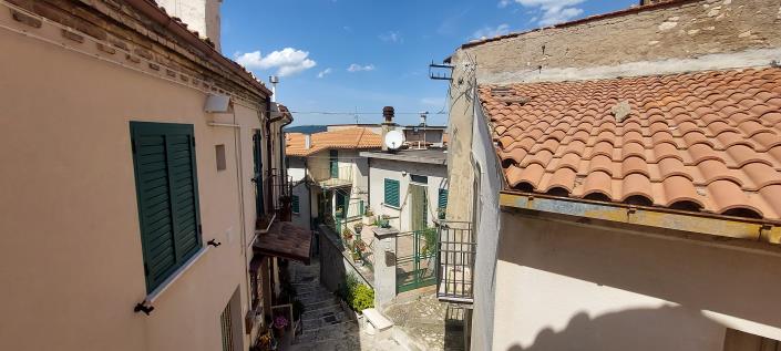 Image No.6-2 Bed Townhouse for sale