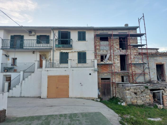 Image No.6-5 Bed Country Property for sale