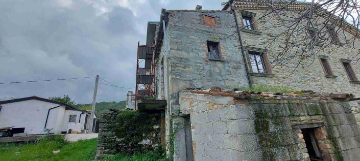 Image No.52-5 Bed Country Property for sale