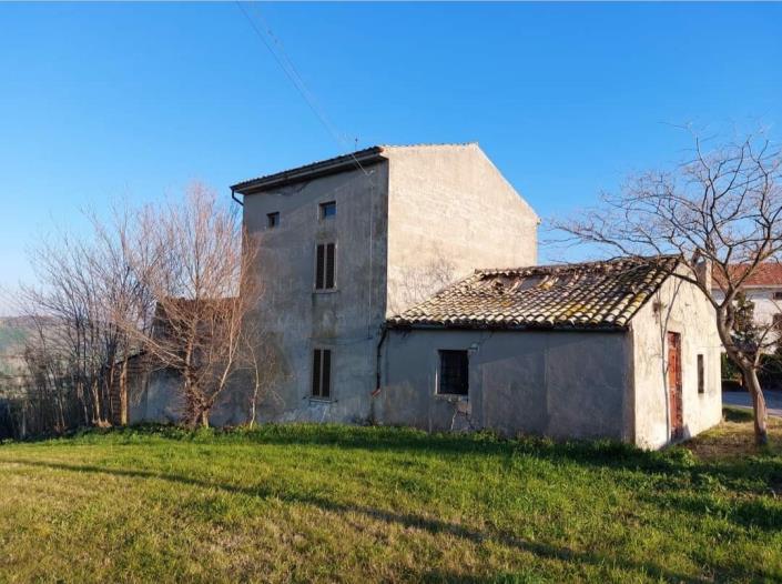 Image No.3-Propriété de pays de 4 chambres à vendre à Lanciano