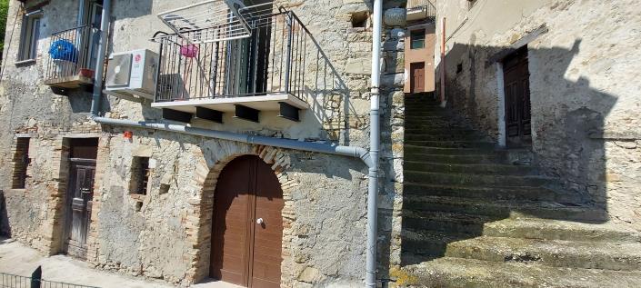 Image No.26-2 Bed Townhouse for sale