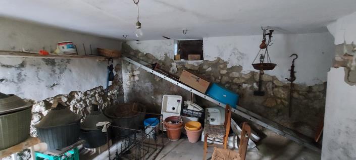 Image No.12-2 Bed Country Property for sale