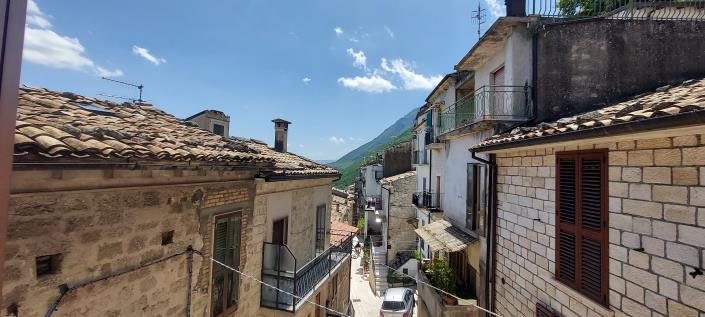 Image No.10-1 Bed Townhouse for sale