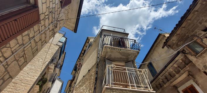 Image No.1-1 Bed Townhouse for sale