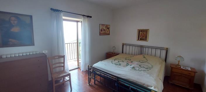 Image No.18-2 Bed Townhouse for sale