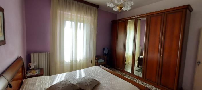 Image No.32-3 Bed Country Property for sale