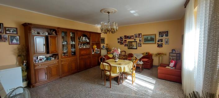 Image No.19-3 Bed Country Property for sale