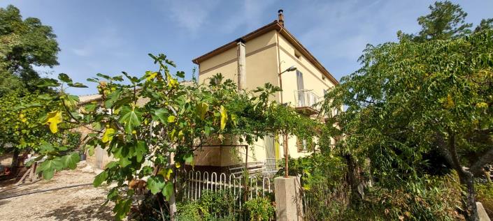 Image No.1-Propriété de pays de 3 chambres à vendre à Atessa