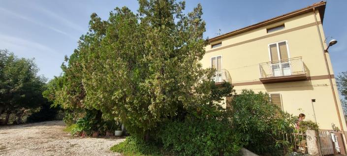 Image No.2-3 Bed Country Property for sale