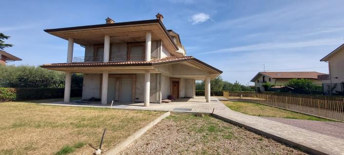 Image No.2-4 Bed House/Villa for sale