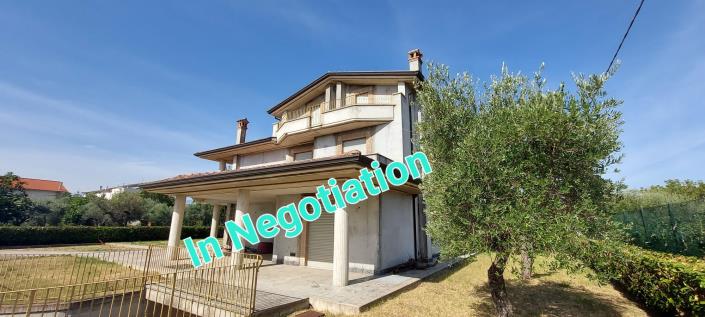 Image No.1-4 Bed House/Villa for sale