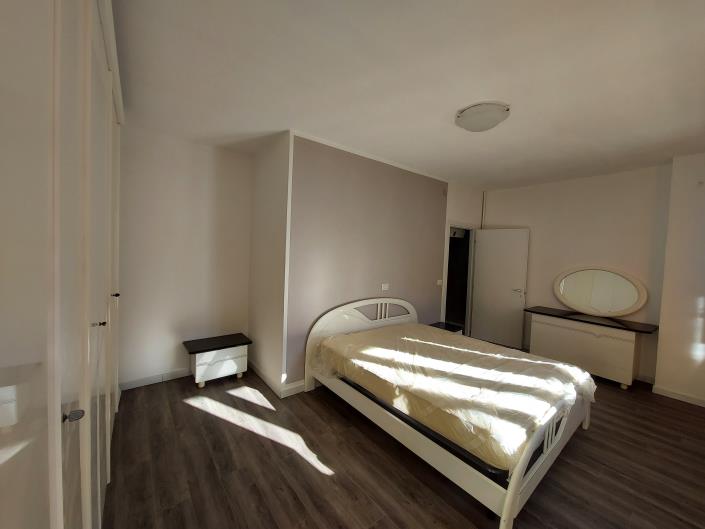 Image No.28-2 Bed Semi-Detached for sale