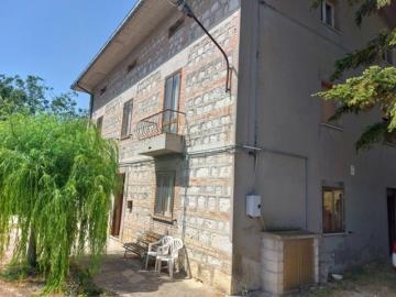 Maison de campagne de 2 chambres à vendre à Pennadomo