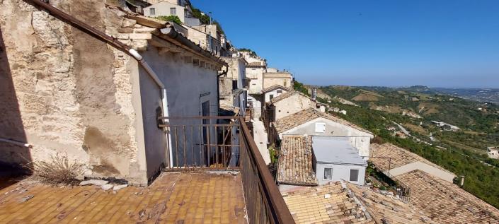 Image No.25-2 Bed Townhouse for sale