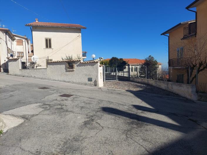 Image No.37-3 Bed Semi-Detached for sale