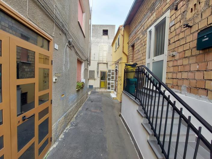 Image No.6-2 Bed Townhouse for sale