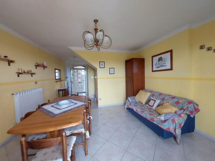 Image No.9-2 Bed Townhouse for sale