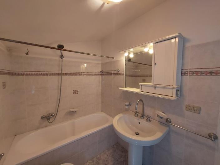 Image No.18-2 Bed Townhouse for sale