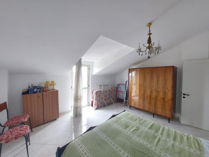 Image No.21-2 Bed Townhouse for sale