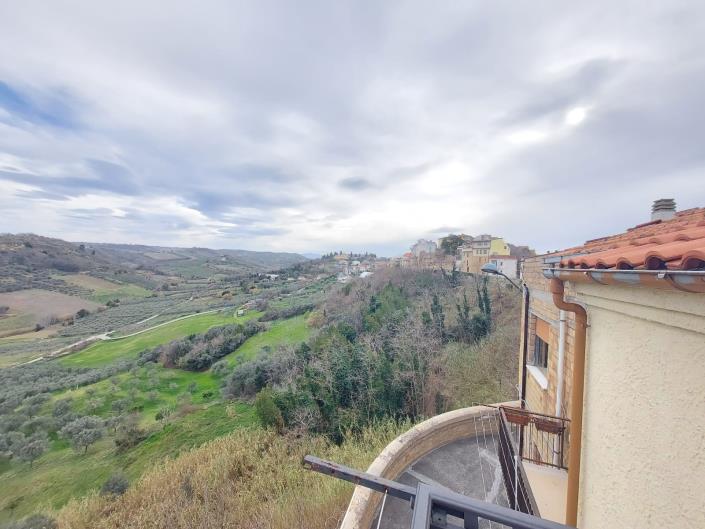 Image No.33-2 Bed Townhouse for sale